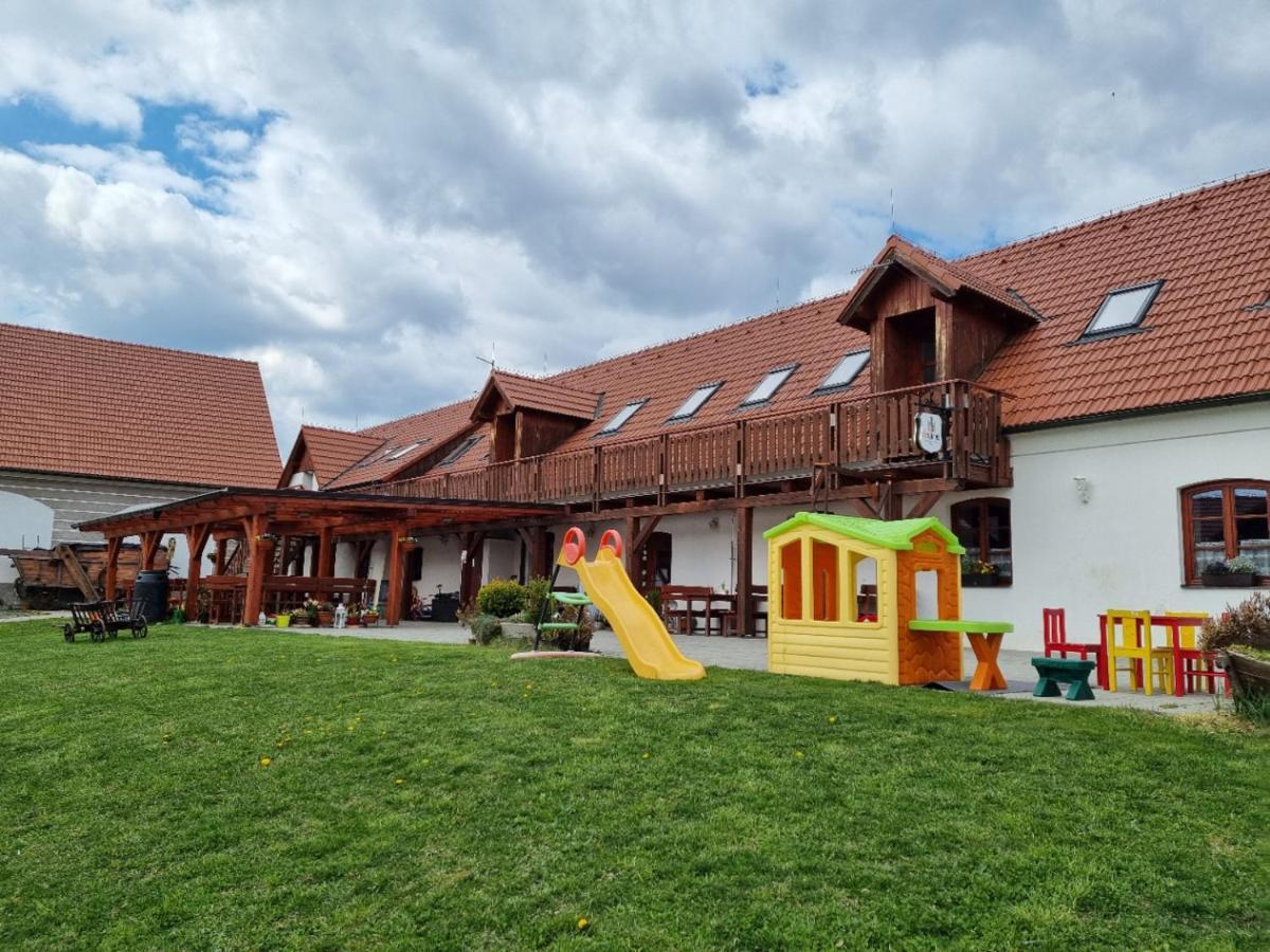 Penzion U Farmáře Hotel Chotoviny Exterior foto