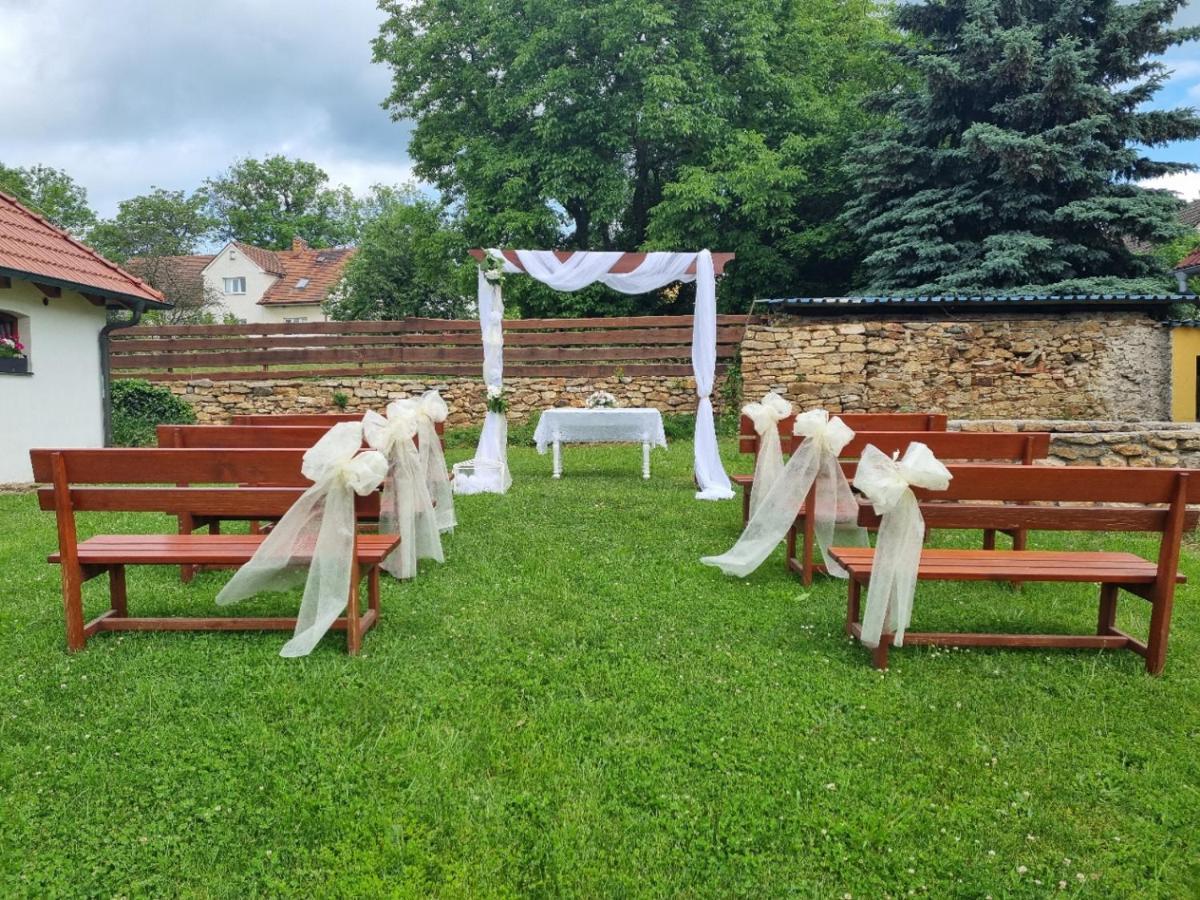 Penzion U Farmáře Hotel Chotoviny Exterior foto