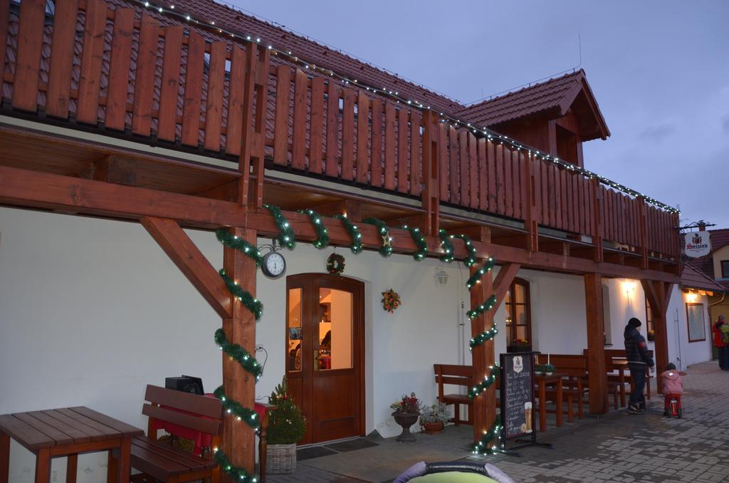 Penzion U Farmáře Hotel Chotoviny Exterior foto